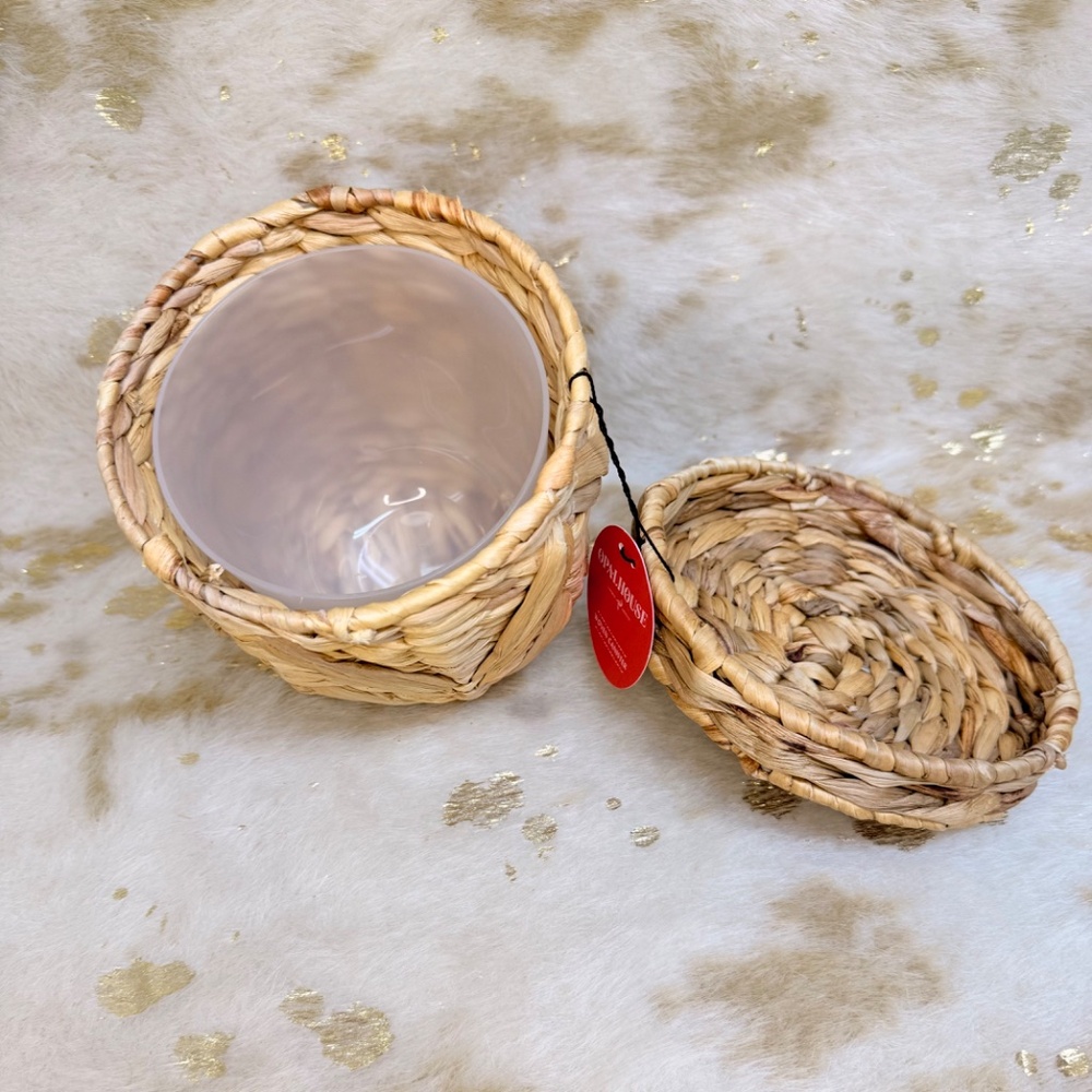 Woven Lidded Storage Basket Beige Wicker With Plastic‎ Container 8x6.75" Round - Picture 6 of 6